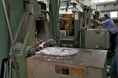 hot chamber zine die casting